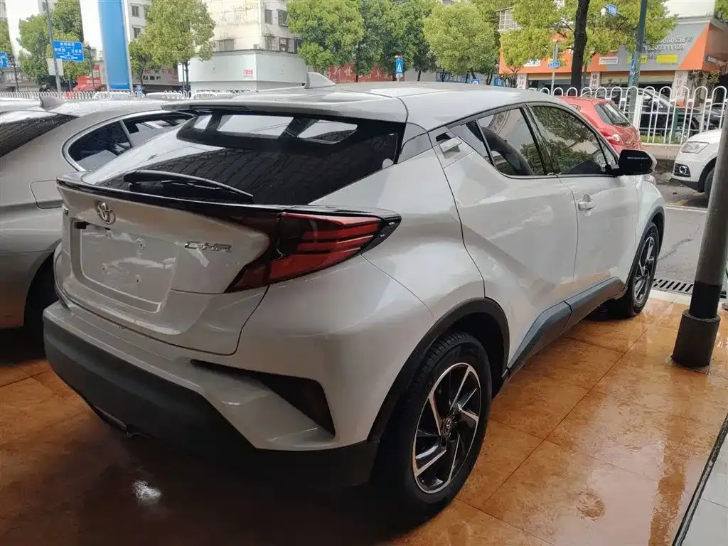 Toyota C-HR — фото 9