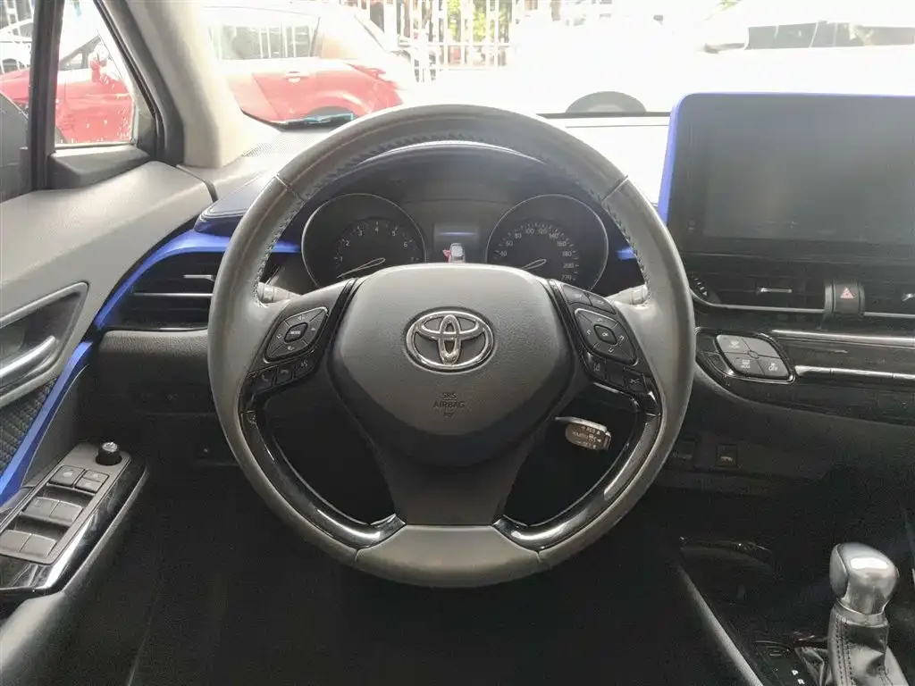 Toyota C-HR — фото 7