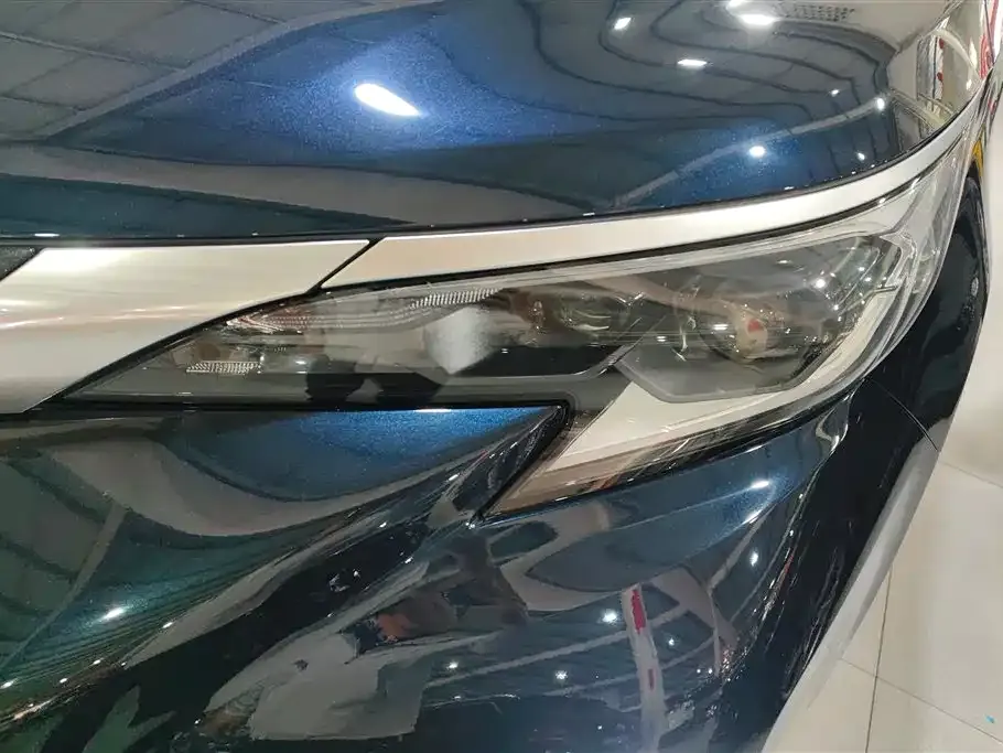 Toyota Granvia — фото 4