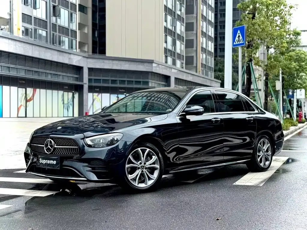 Mercedes-Benz E-Class — фото 1
