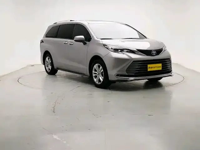 Toyota Sienna — фото 2