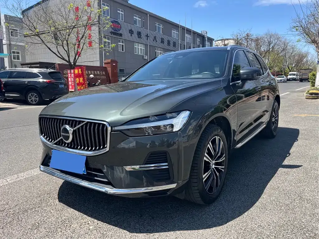 Volvo XC60 — фото 1