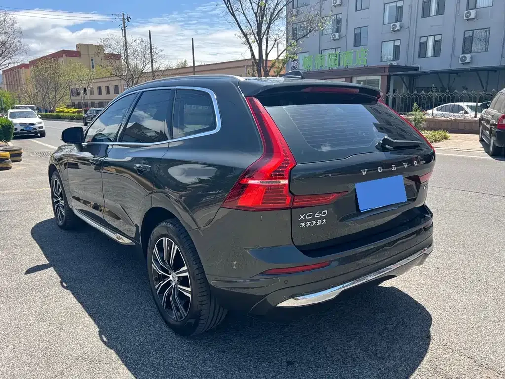 Volvo XC60 — фото 6