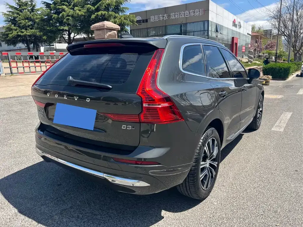 Volvo XC60 — фото 8
