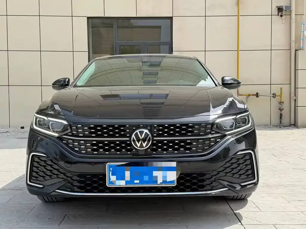 Volkswagen Passat — фото 1