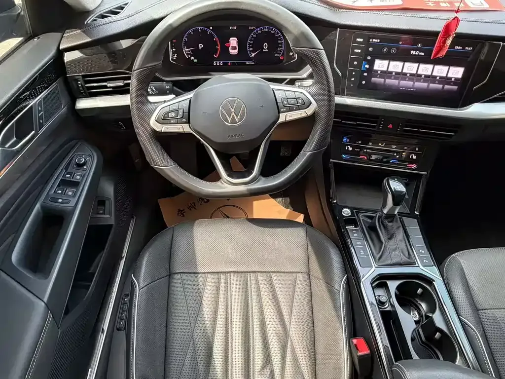 Volkswagen Passat — фото 8