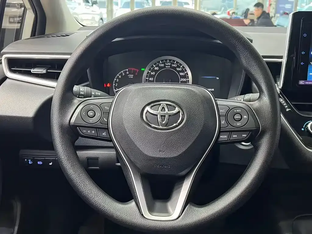 Toyota Corolla — фото 8