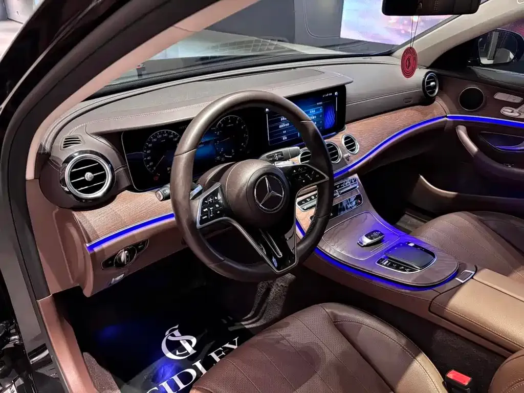 Mercedes-Benz E-Class — фото 4