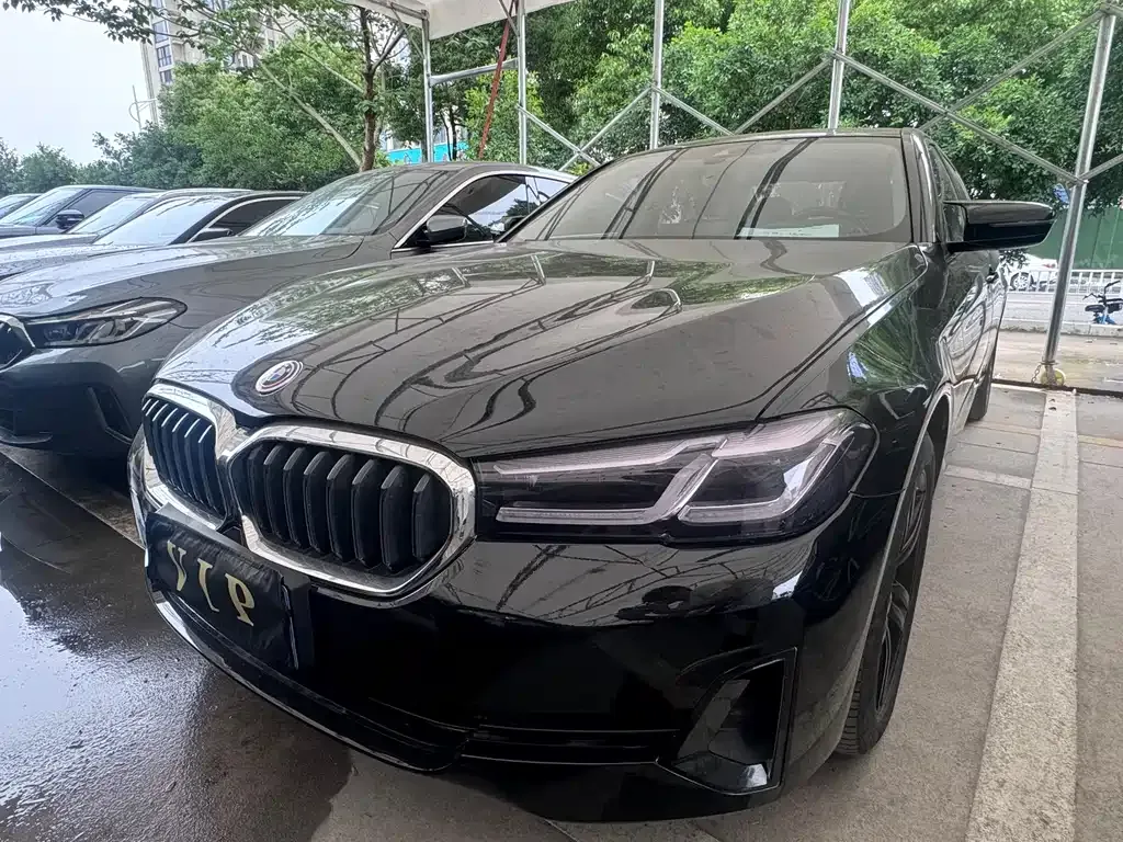 BMW 5 Series — фото 1
