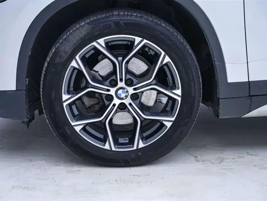 BMW X1 — фото 8