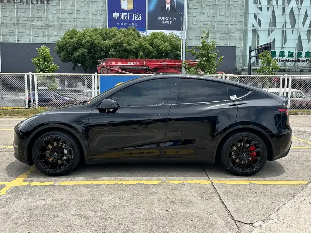 Tesla Model Y — фото 9