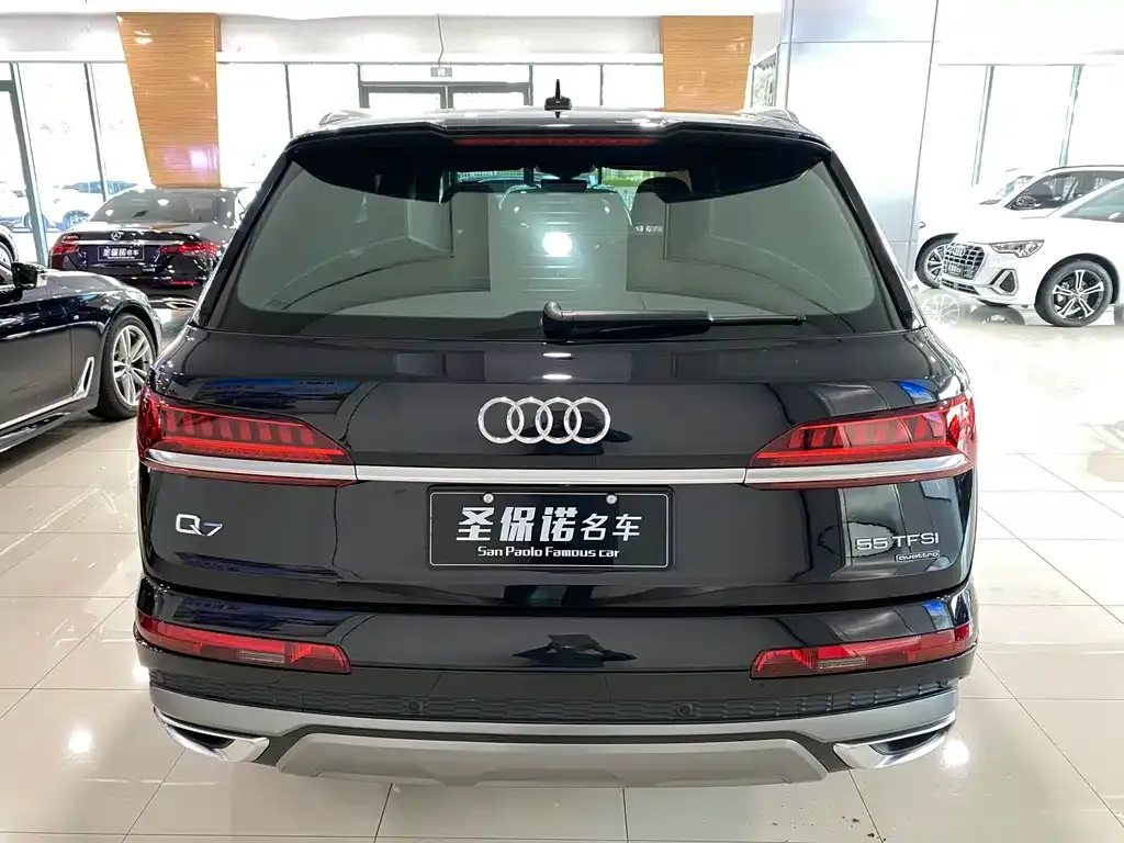 Audi Q7 — фото 8
