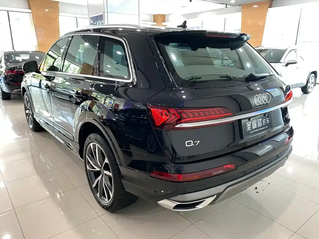 Audi Q7 — фото 6