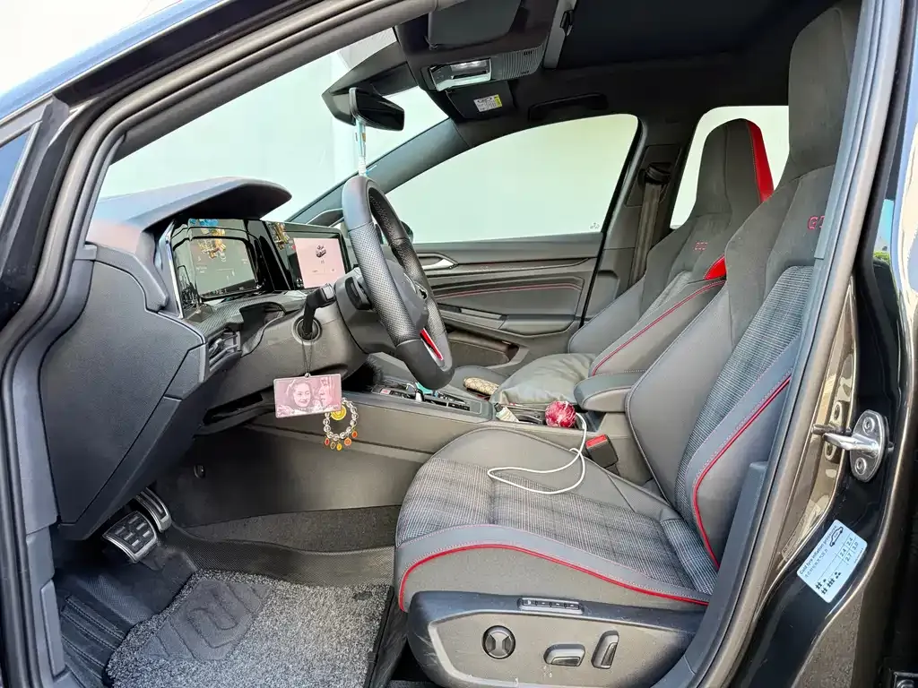 Volkswagen Golf GTI — фото 4