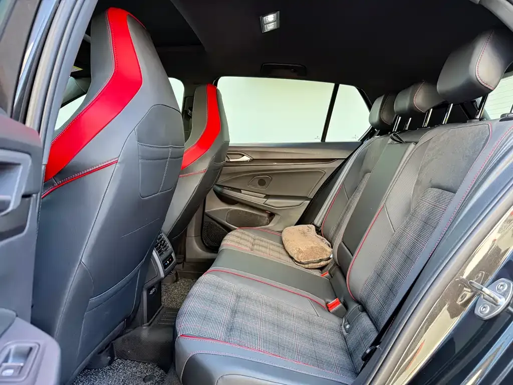 Volkswagen Golf GTI — фото 5