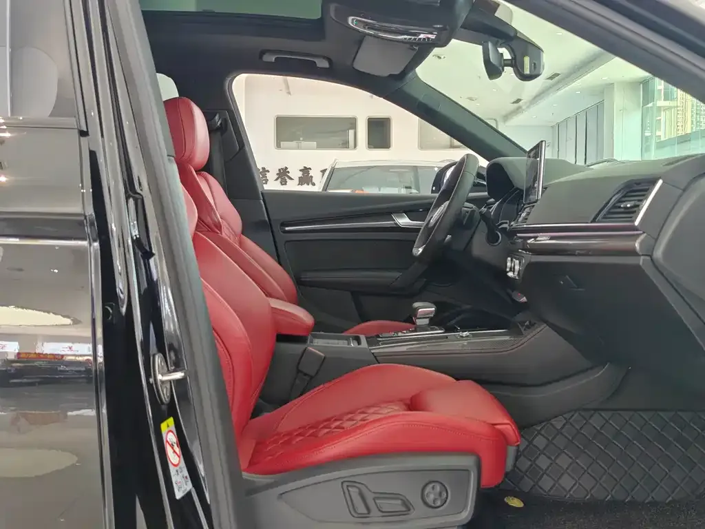 Audi SQ5 2023 из CN, фото 9