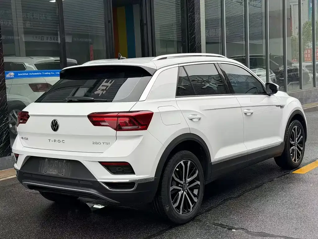 Volkswagen T-Roc — фото 10