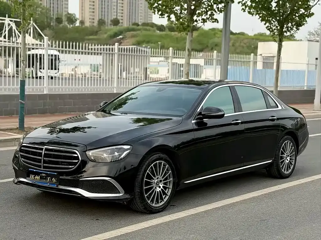 Mercedes-Benz E-Class — фото 1