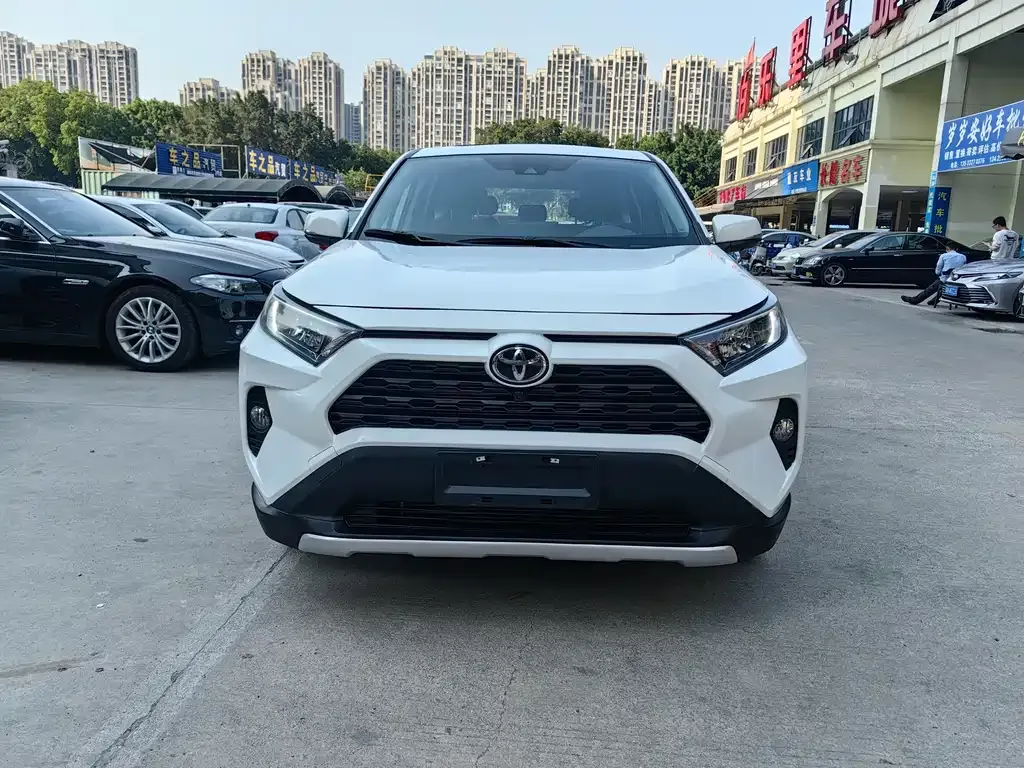 Toyota RAV4 — фото 10