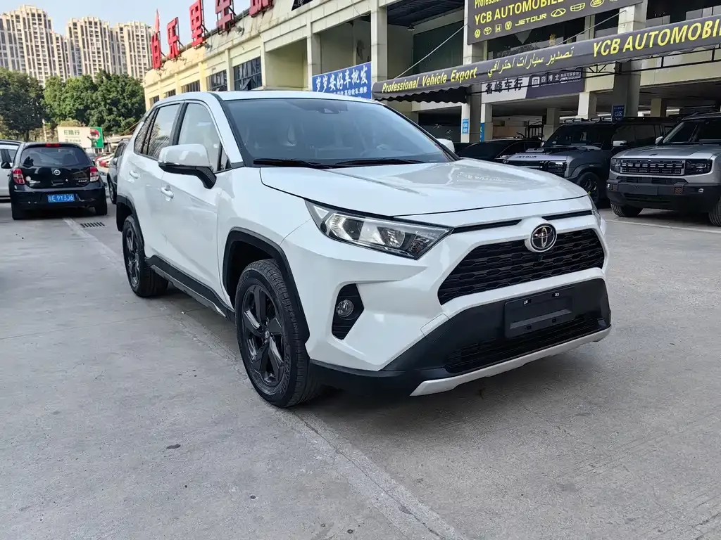 Toyota RAV4 — фото 6