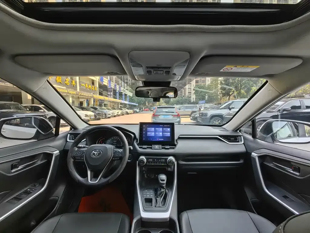Toyota RAV4 — фото 2