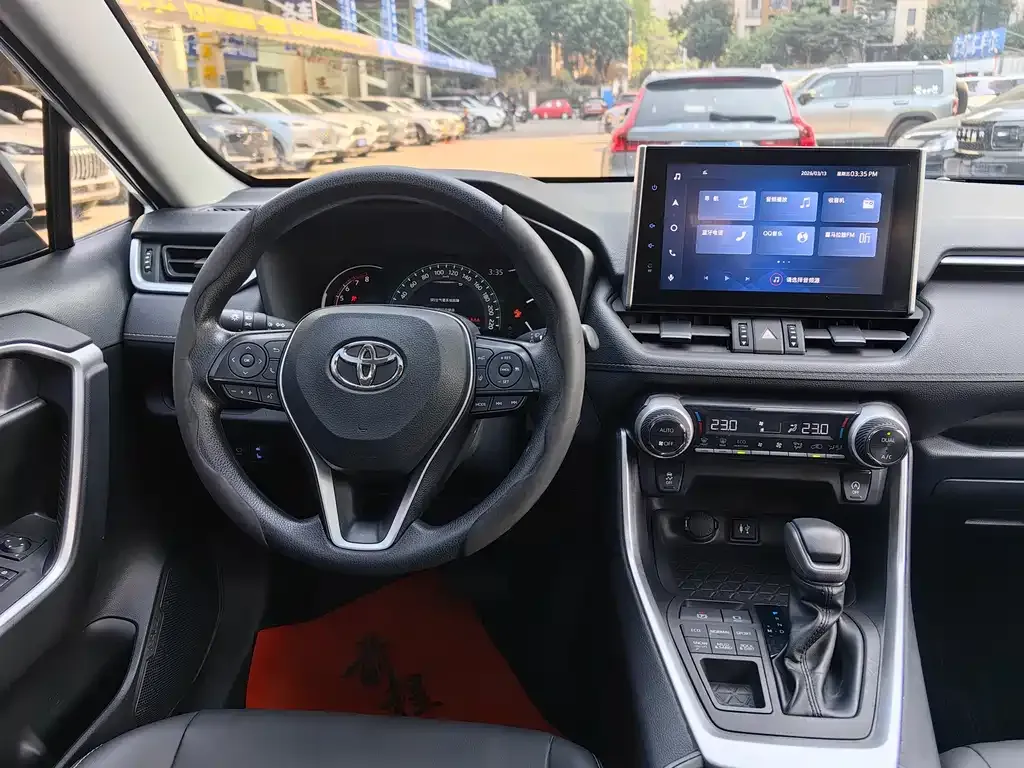 Toyota RAV4 — фото 9