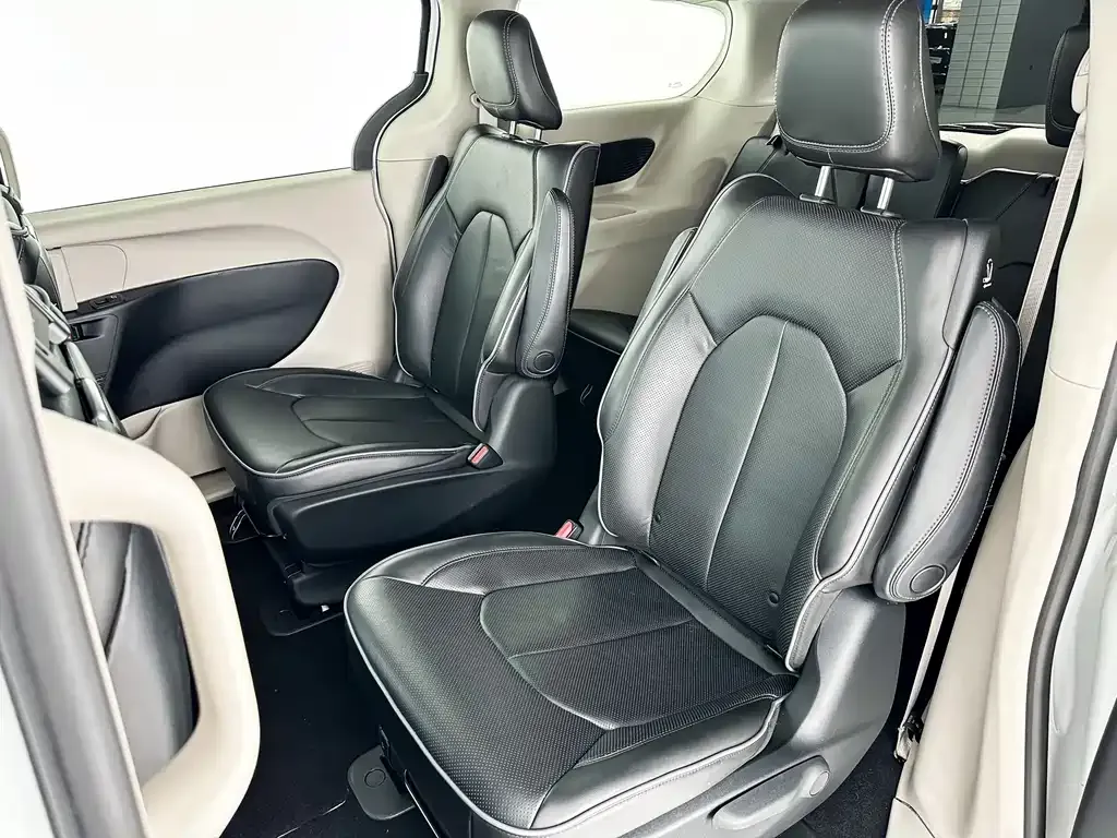 Chrysler Grand Voyager PHEV (Import) 2025 из CN, фото 8