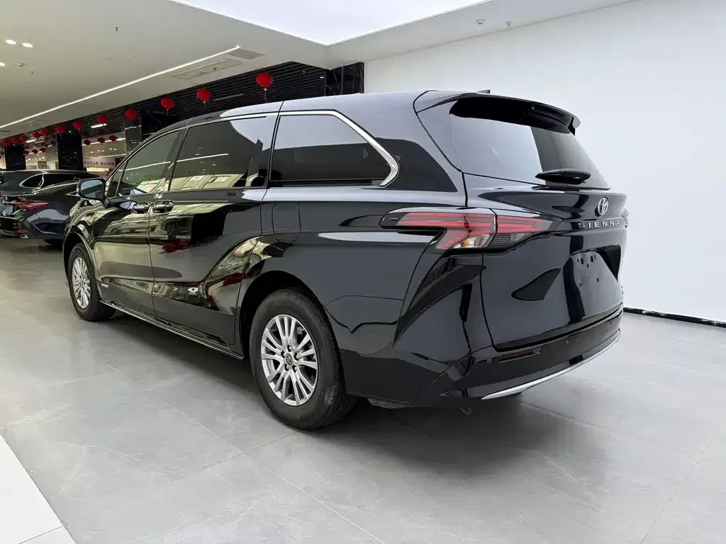 Toyota Sienna — фото 9