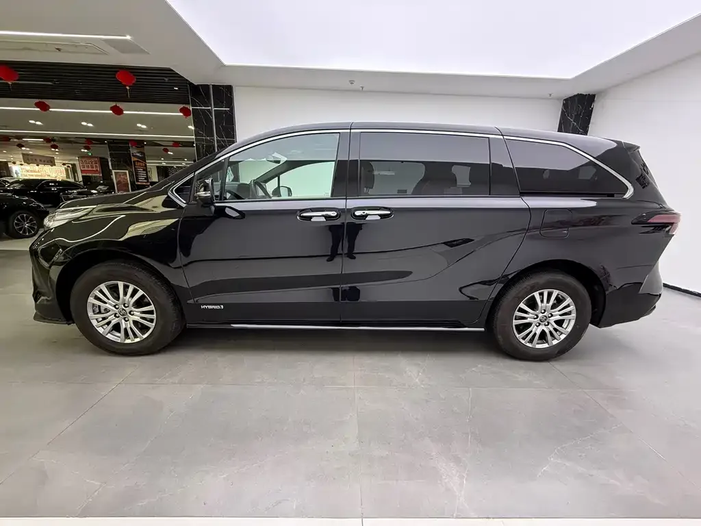 Toyota Sienna — фото 3