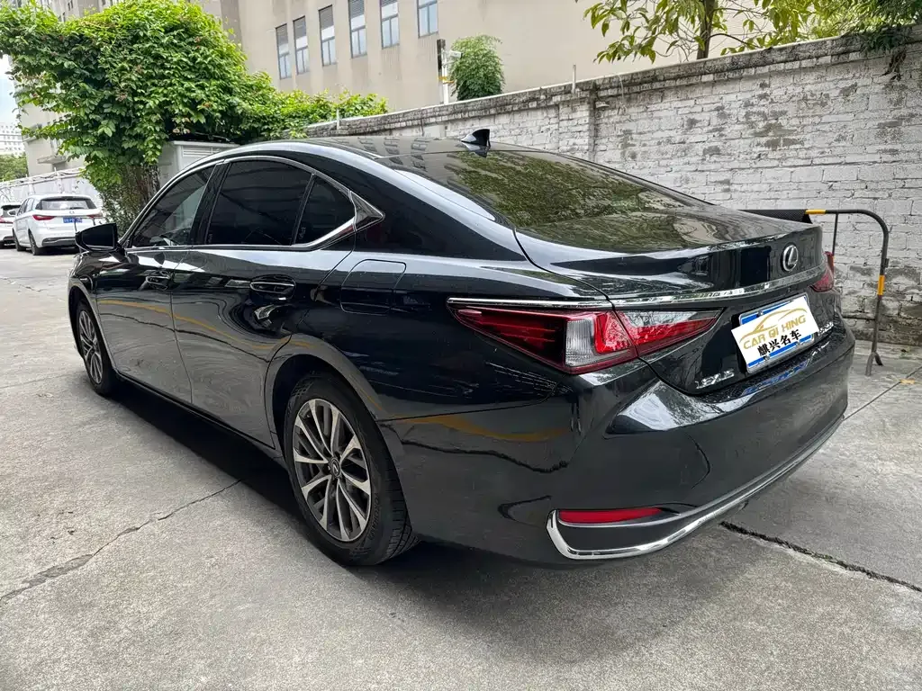 Lexus ES — фото 8