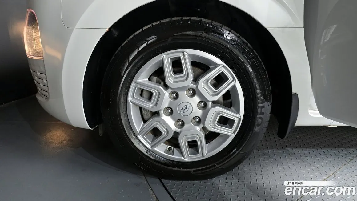 Hyundai Staria — фото 3