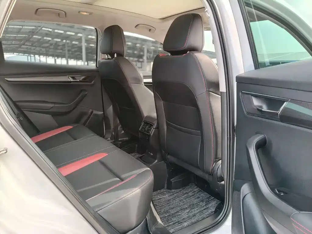 Skoda Karoq — фото 10