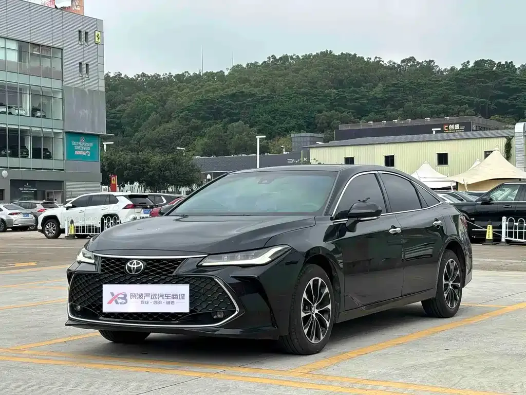 Toyota Avalon — фото 1
