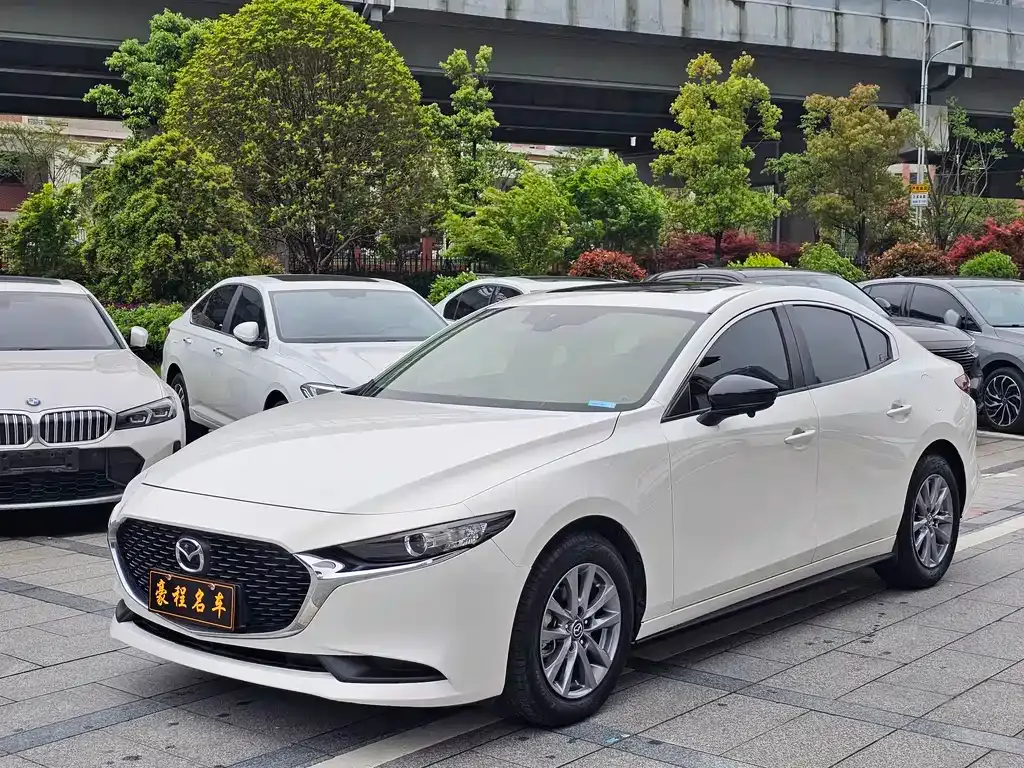 Mazda 3 Axela — фото 1