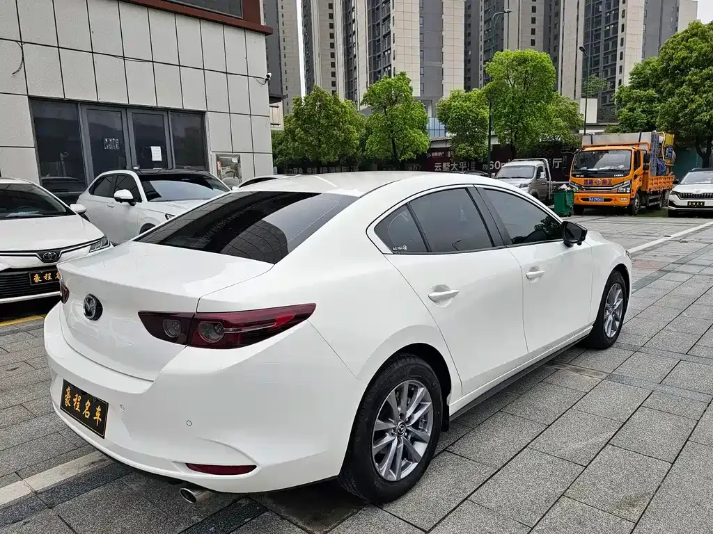 Mazda 3 Axela — фото 9