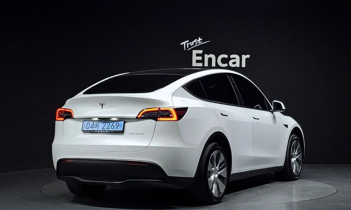 Tesla Model Y — фото 8