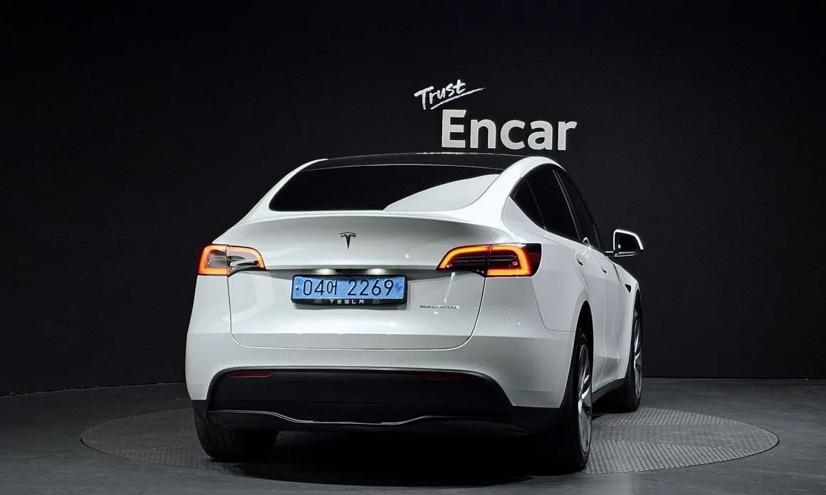 Tesla Model Y — фото 10