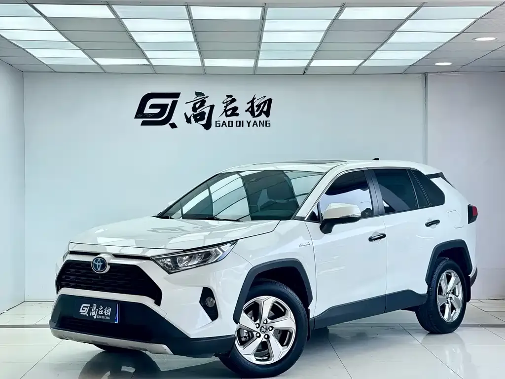 Toyota RAV4 — фото 1