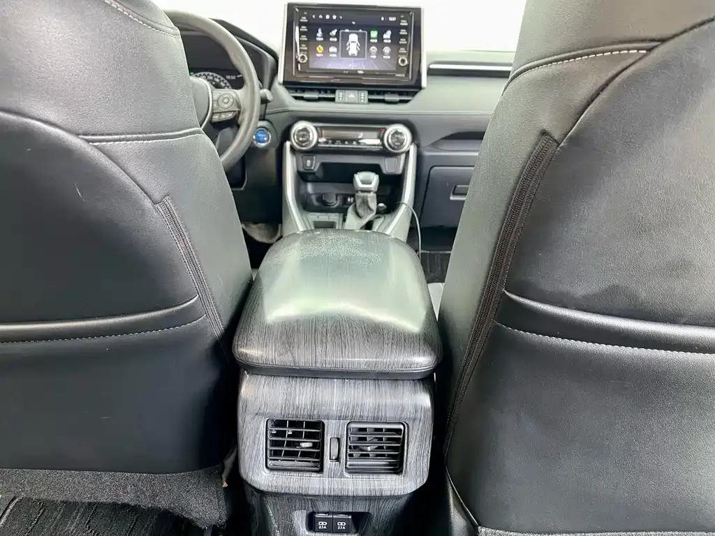 Toyota RAV4 — фото 6