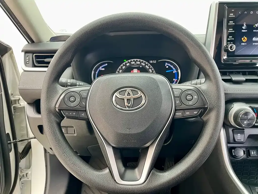 Toyota RAV4 — фото 7