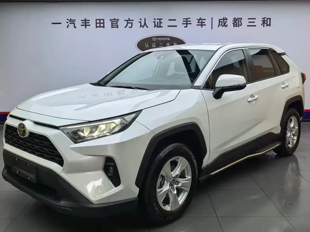 Toyota RAV4 — фото 1