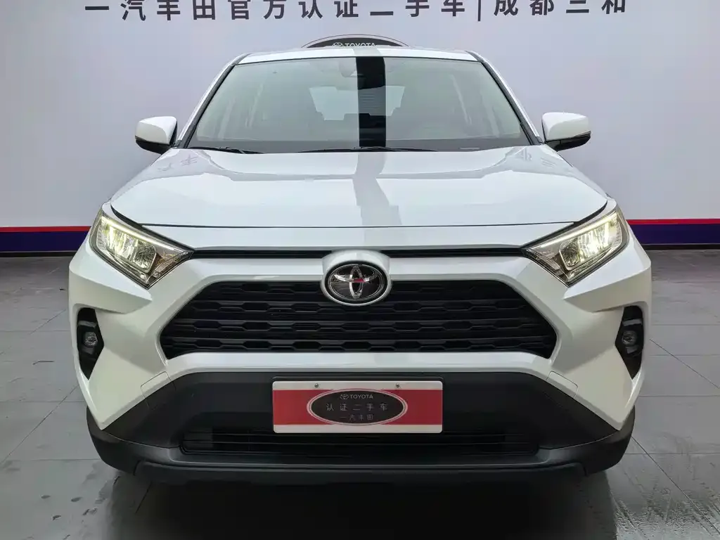 Toyota RAV4 — фото 7