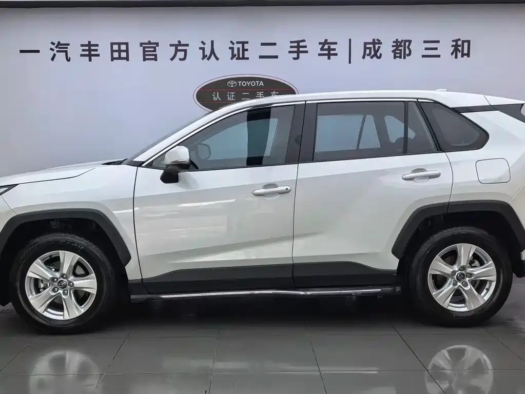 Toyota RAV4 — фото 4