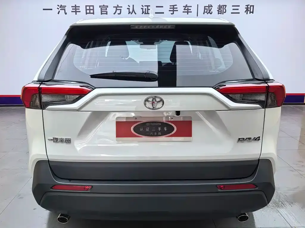 Toyota RAV4 — фото 9