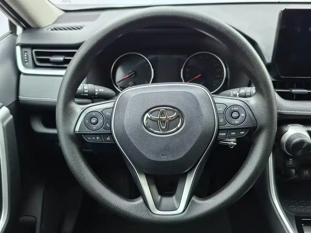 Toyota RAV4 — фото 3
