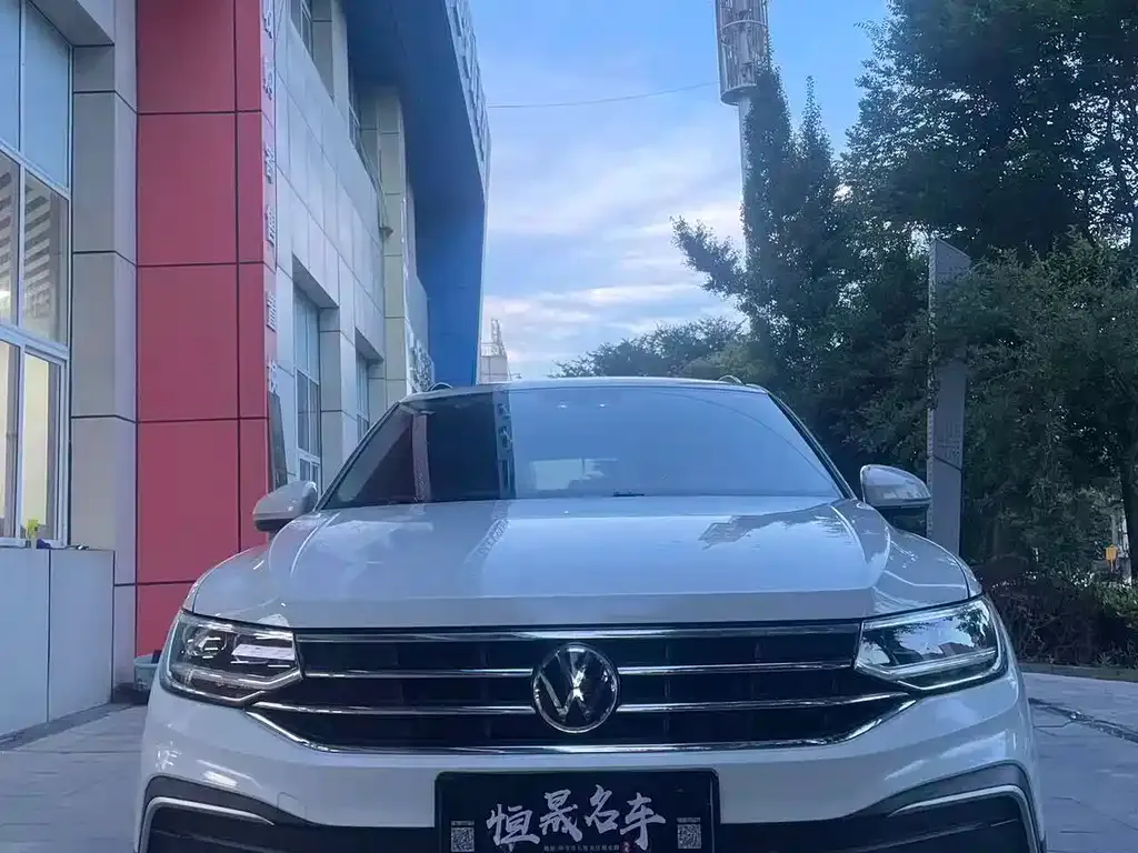 Volkswagen Tiguan L — фото 9