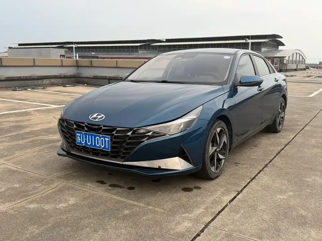 Hyundai Elantra — фото 1
