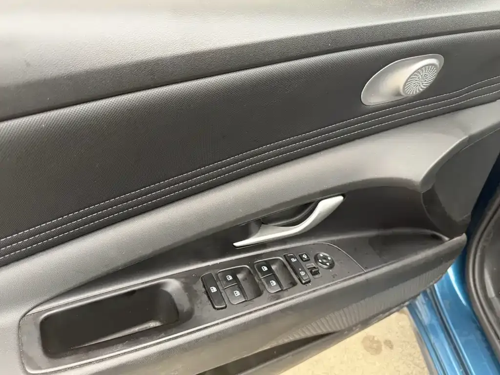Hyundai Elantra — фото 10