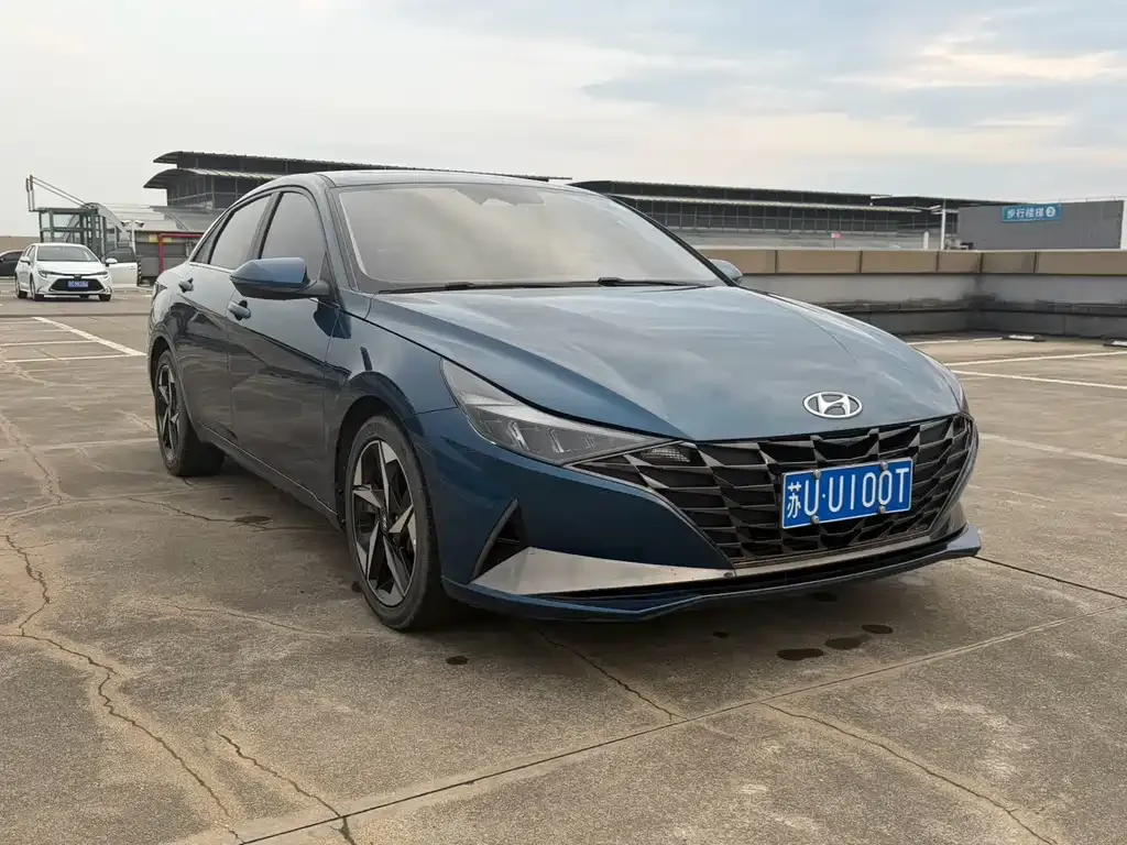 Hyundai Elantra — фото 7