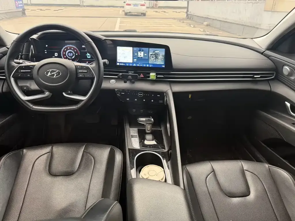 Hyundai Elantra — фото 4